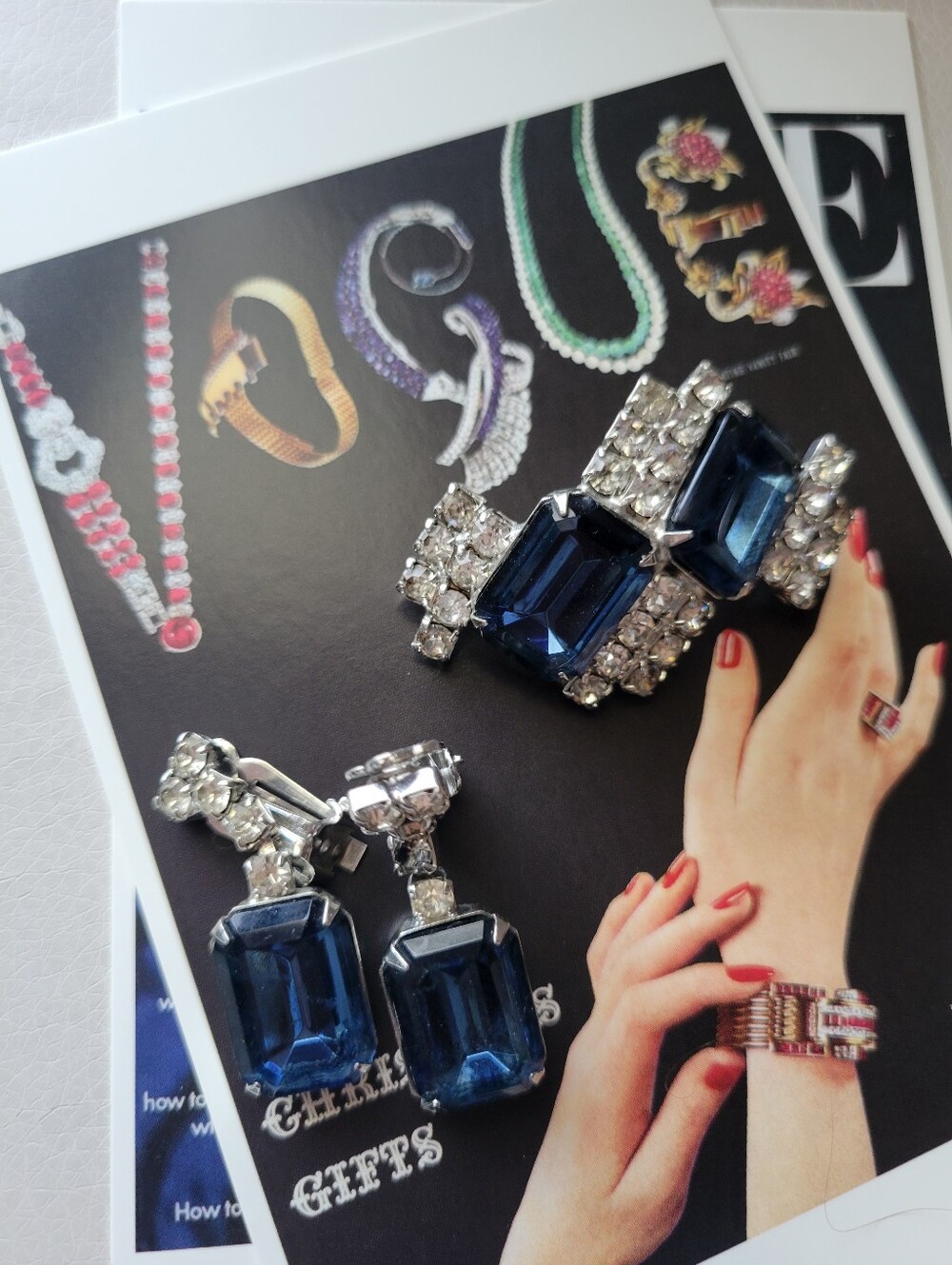 Estate Find Demi-Parure ~ Blue Faux Gems & Rhinestones Brooch Clip-On Earrings - Picture 2 of 16